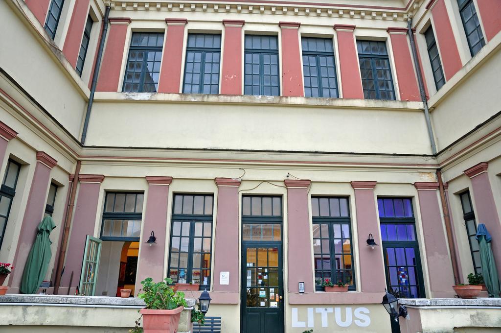 Litus Roma Hostel Ostie Extérieur photo The museum's entrance