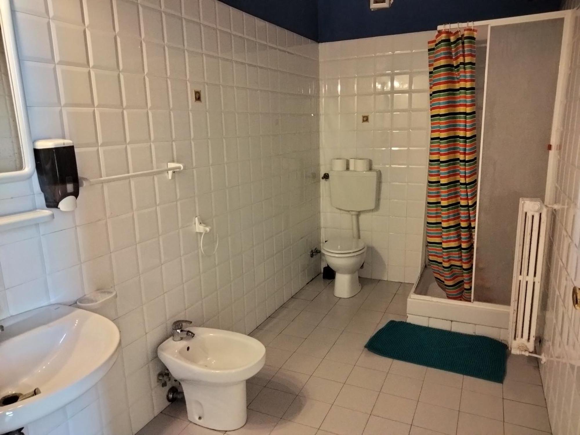 Litus Roma Hostel Ostie Extérieur photo Bathroom with shower enclosure