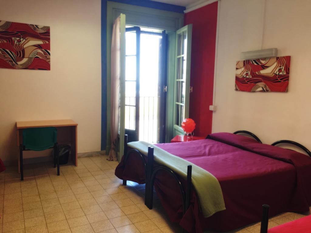 Litus Roma Hostel Ostie Extérieur photo A typical room at the hostel