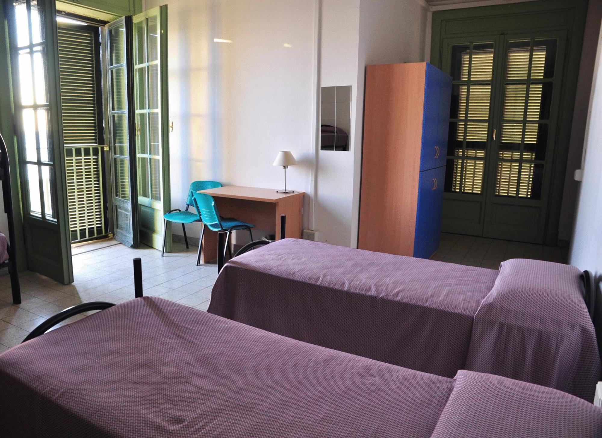 Litus Roma Hostel Ostie Extérieur photo A typical bedroom in a residence hall