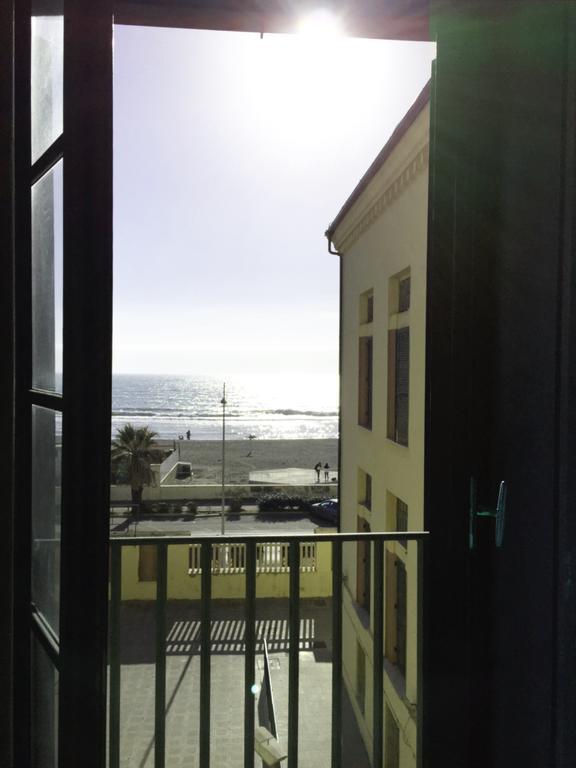 Litus Roma Hostel Ostie Extérieur photo View of the beach from the hotel