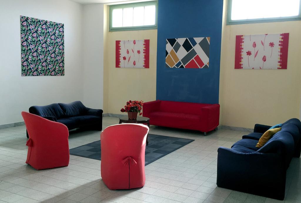 Litus Roma Hostel Ostie Extérieur photo The interior of the gallery