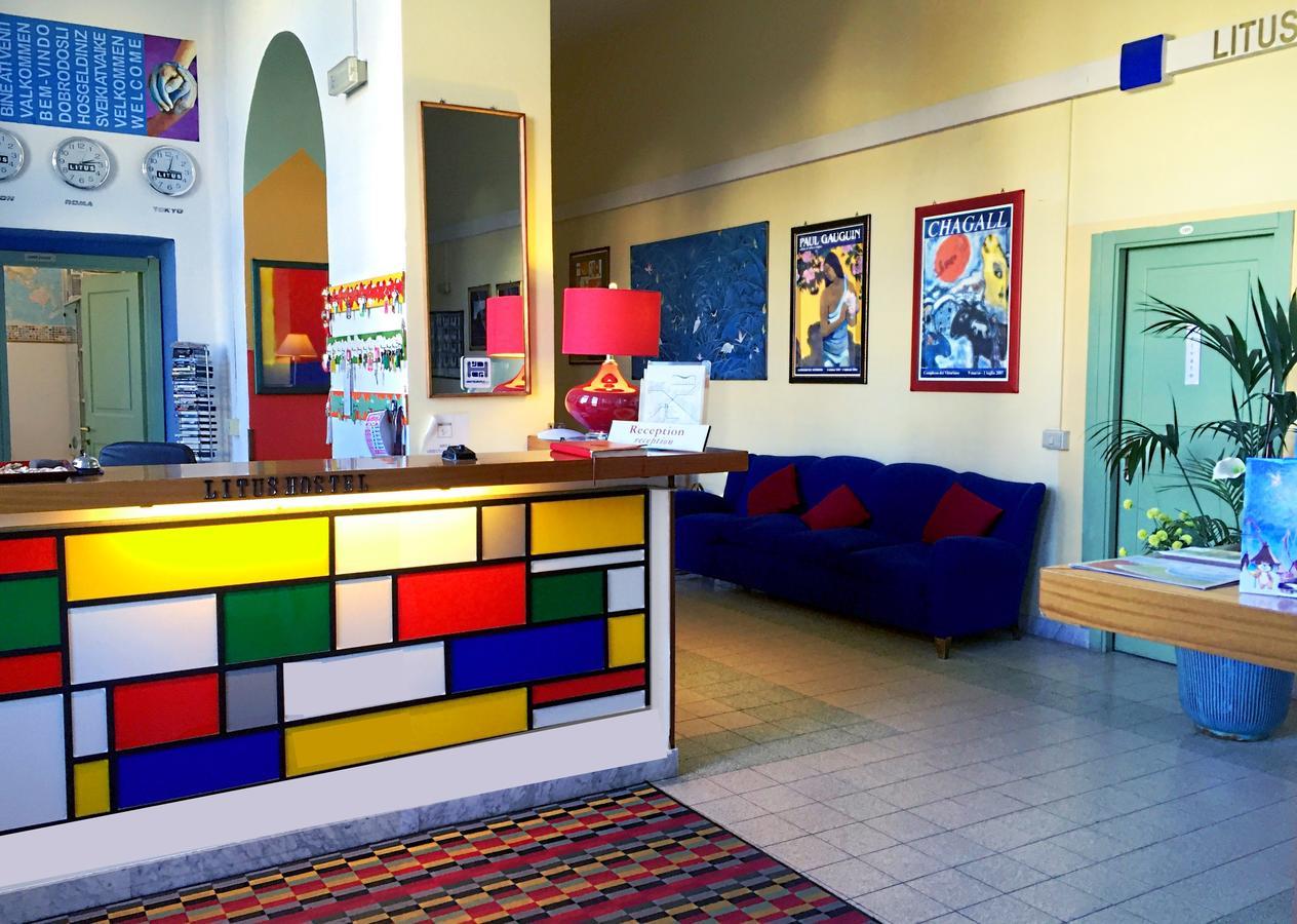 Litus Roma Hostel Ostie Extérieur photo The lobby of the hotel