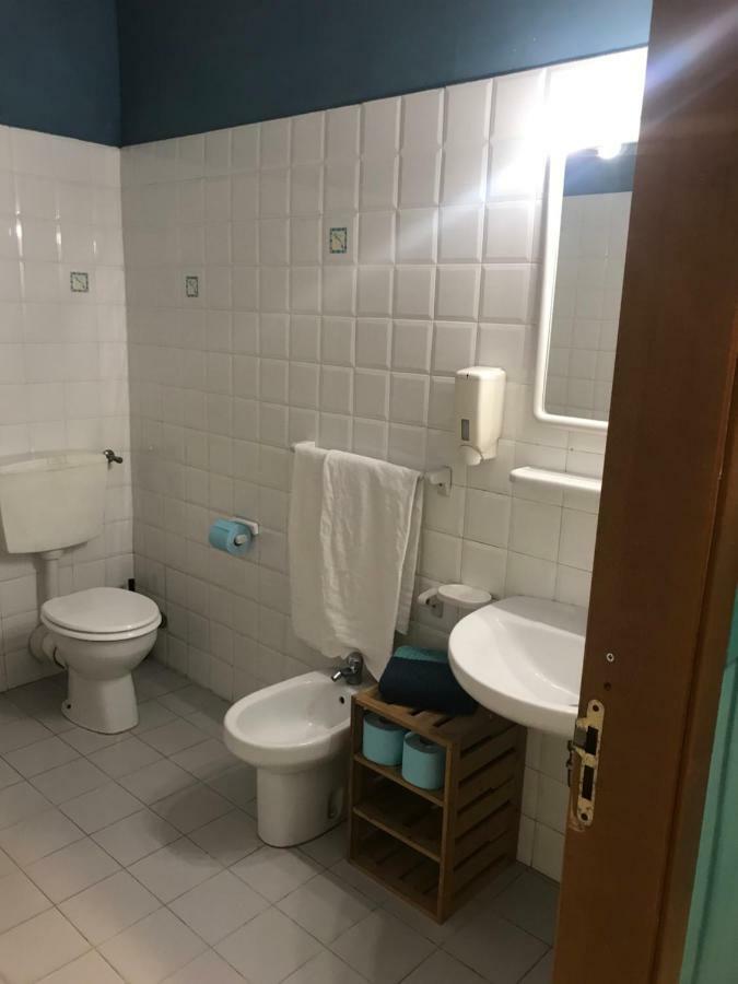 Litus Roma Hostel Ostie Extérieur photo Bathroom in Italy