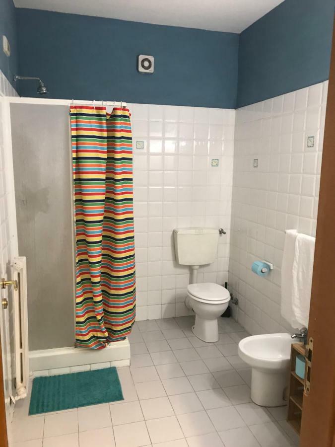 Litus Roma Hostel Ostie Extérieur photo A shower curtain